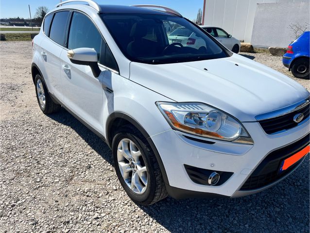 Ford Kuga 2,0 TDCi 4x4 120kW * NAVI* XENON* PANORAMA