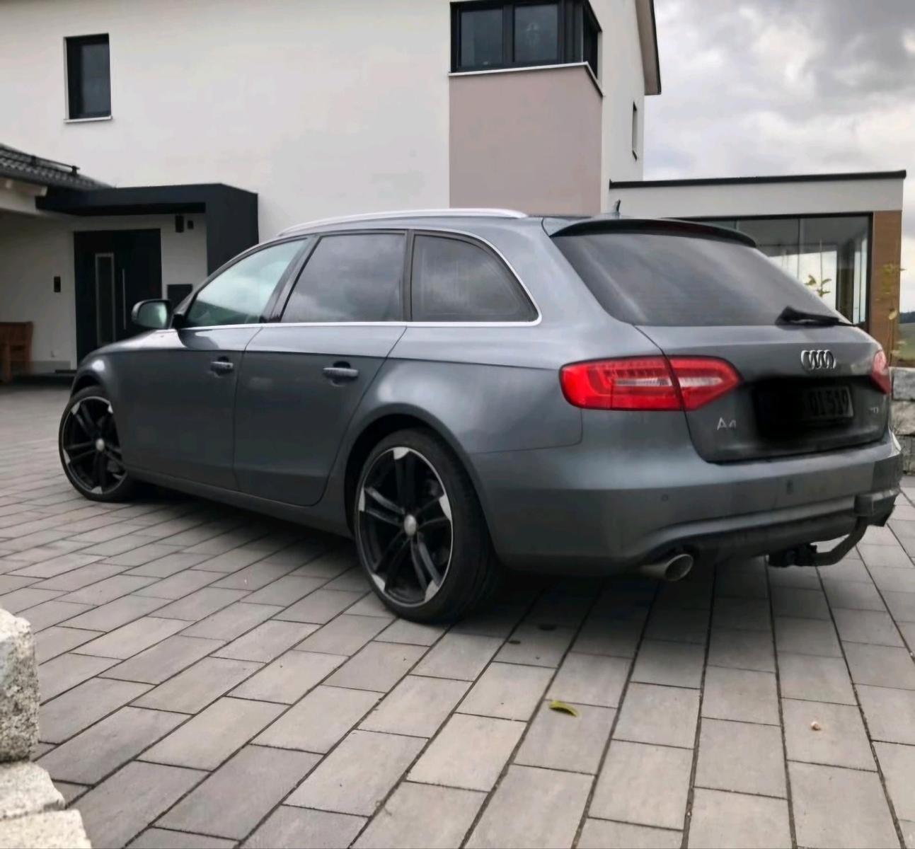 Audi A4 2014 — вигляд ззаду