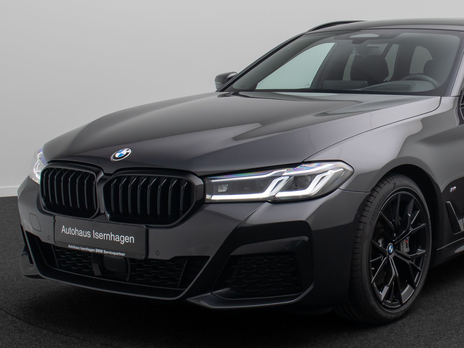 Fahrzeugabbildung BMW 530d MSport HUD DAB Kamera AHK Panorama HiFi 19"