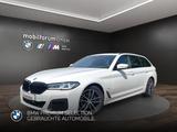BMW 530 i Touring M-Sport AHK StandHZG Panorama - BMW 530 mit Benzin-Antrieb: Weiß, Kombi