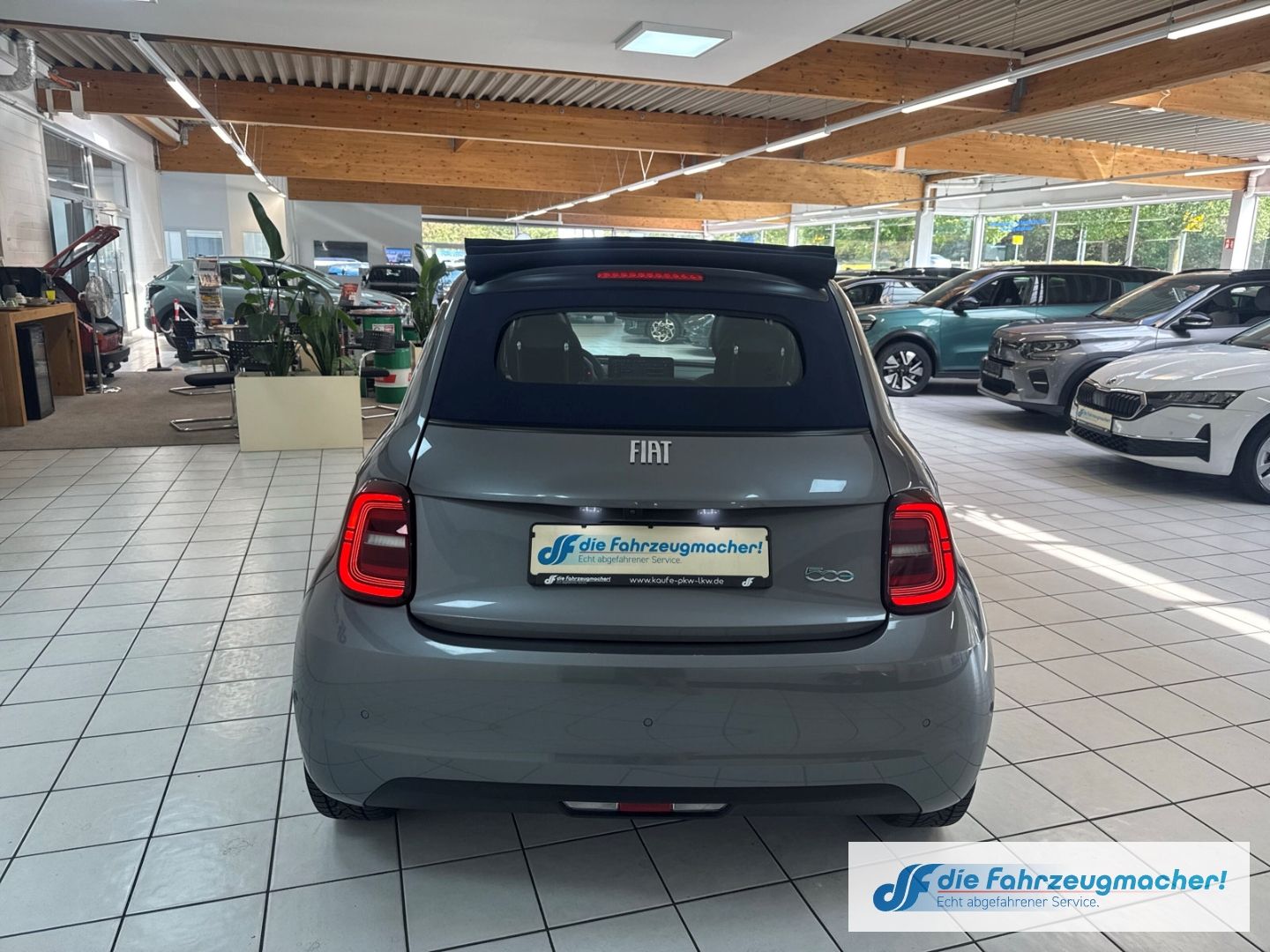 Fahrzeugabbildung Fiat 500 e CABRIO Sitzhzg CarPlay Kamera Klimaautom F