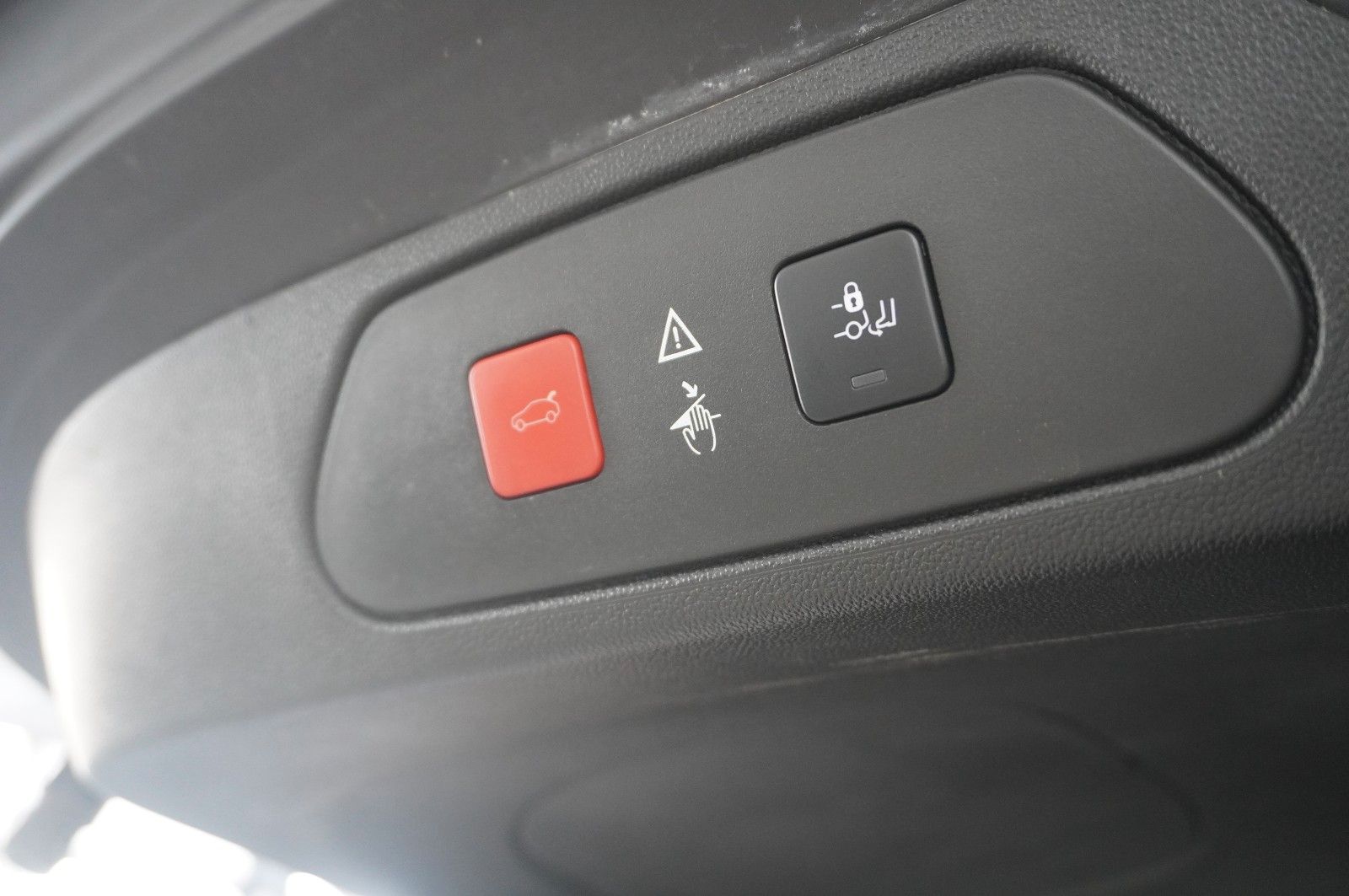 Fahrzeugabbildung Opel Grandland (X) 1.2T INNOV. NAVI/LED/KAMERA/PANO.