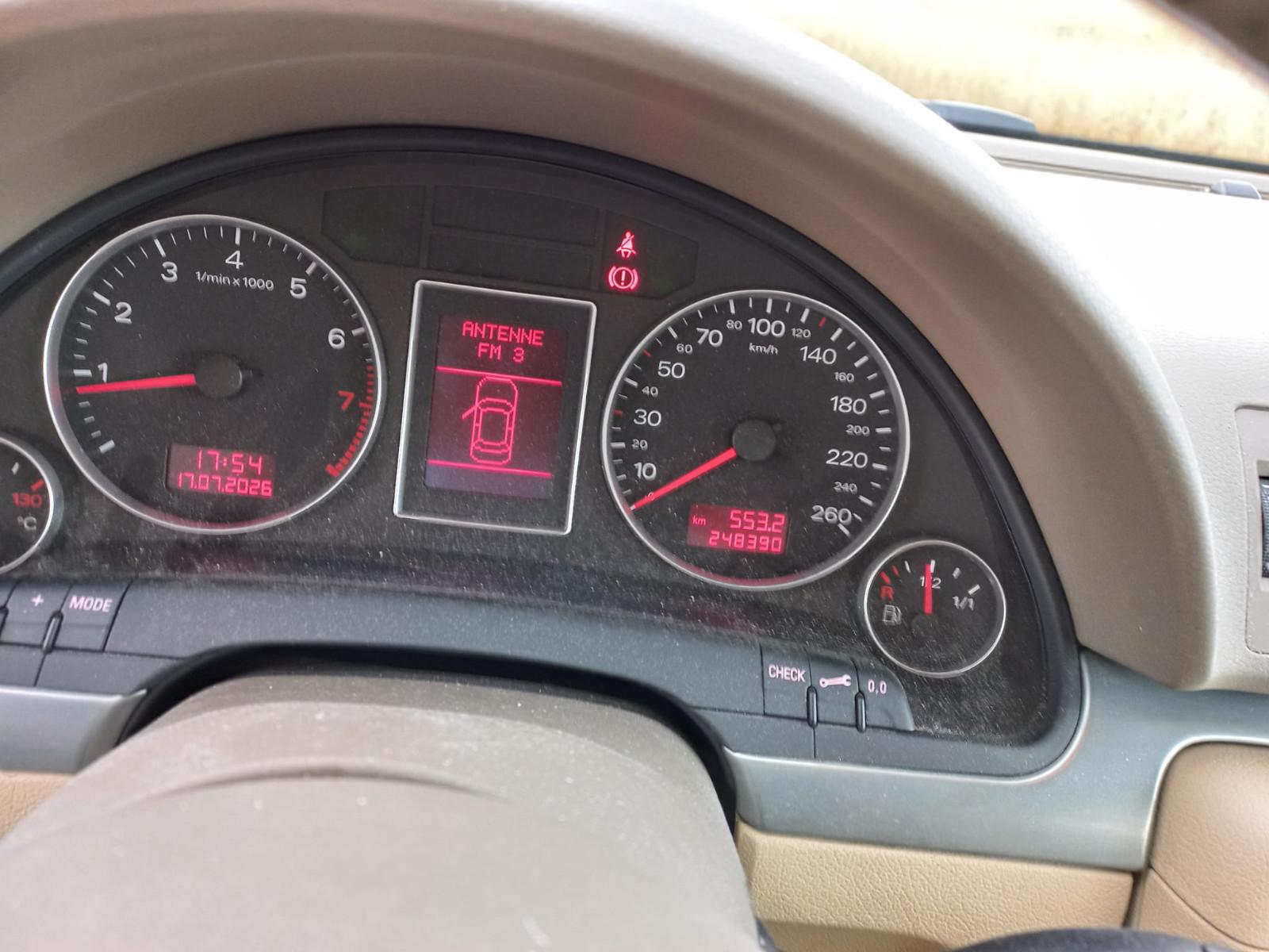 Audi A4 2005 — photo 8