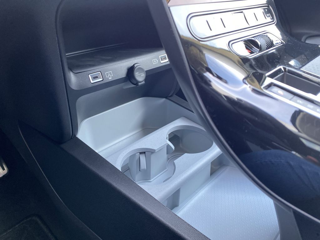Fahrzeugabbildung Citroën C5 Aircross Hybrid 145 MAX *beh. Frontscheibe*