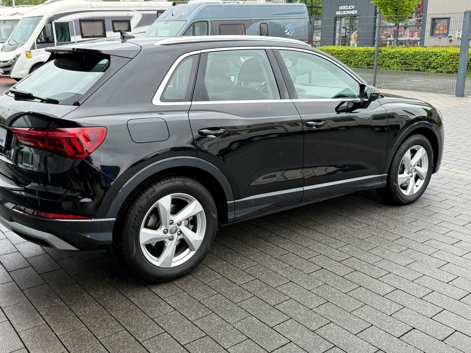 Fahrzeugabbildung Audi Q3 40 TFSI quattro advanced NAVI KLIMAAUTO PDC