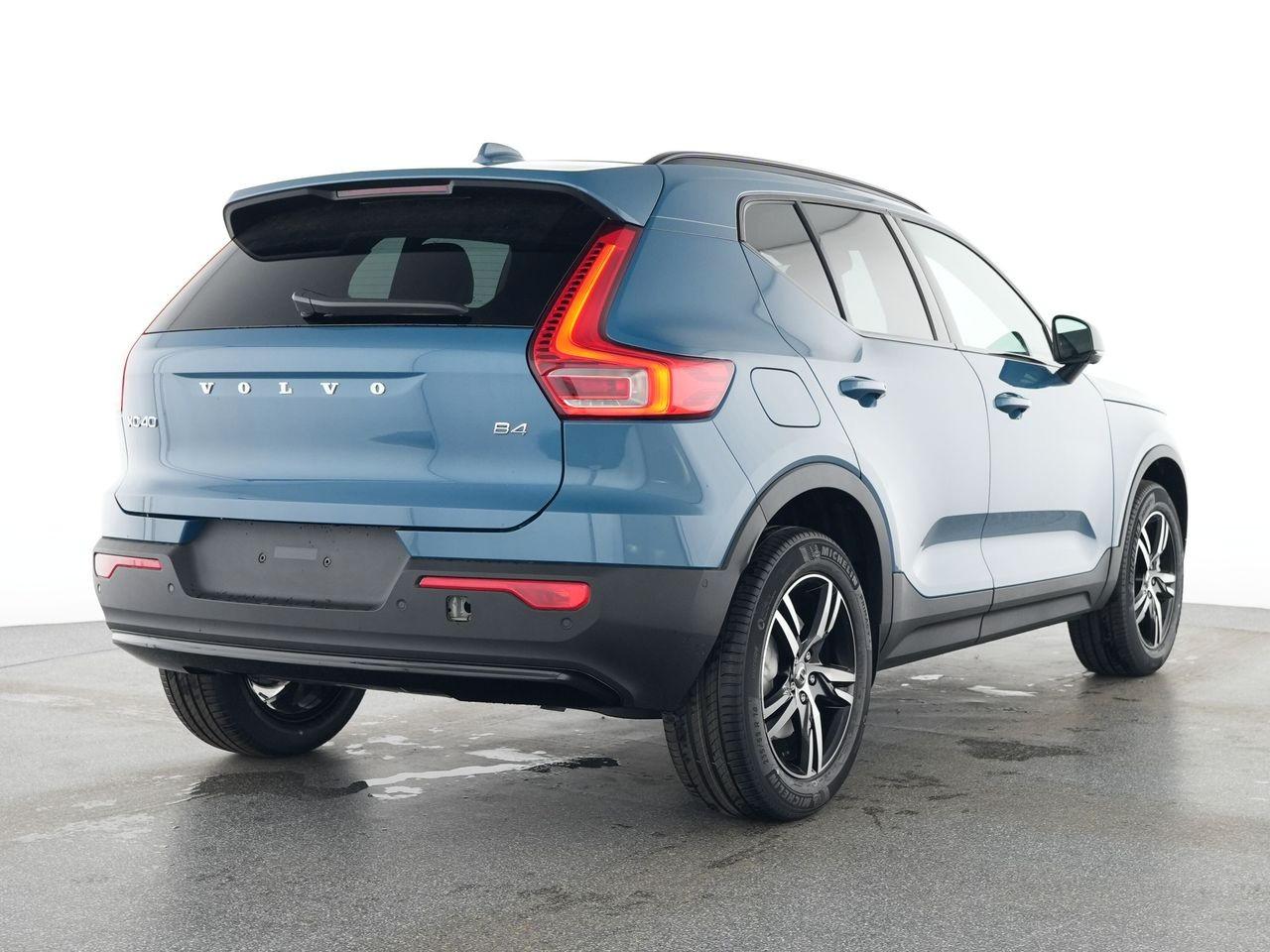 Volvo XC40 B4 Mild-Hybrid Benzin Plus Dark 2WD