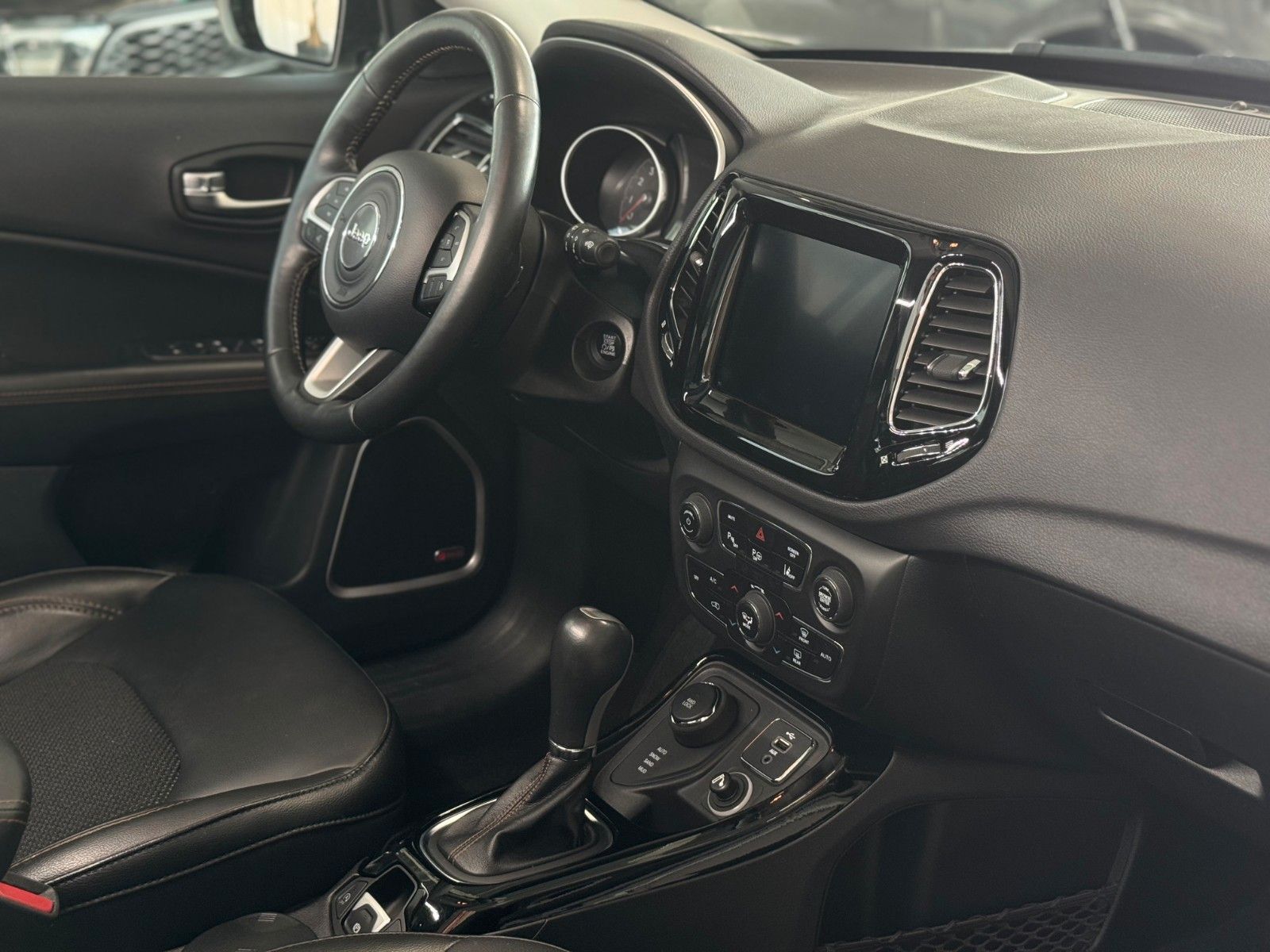 Fahrzeugabbildung Jeep Compass Limited 4WD DAB+ Xenon Beats Navi