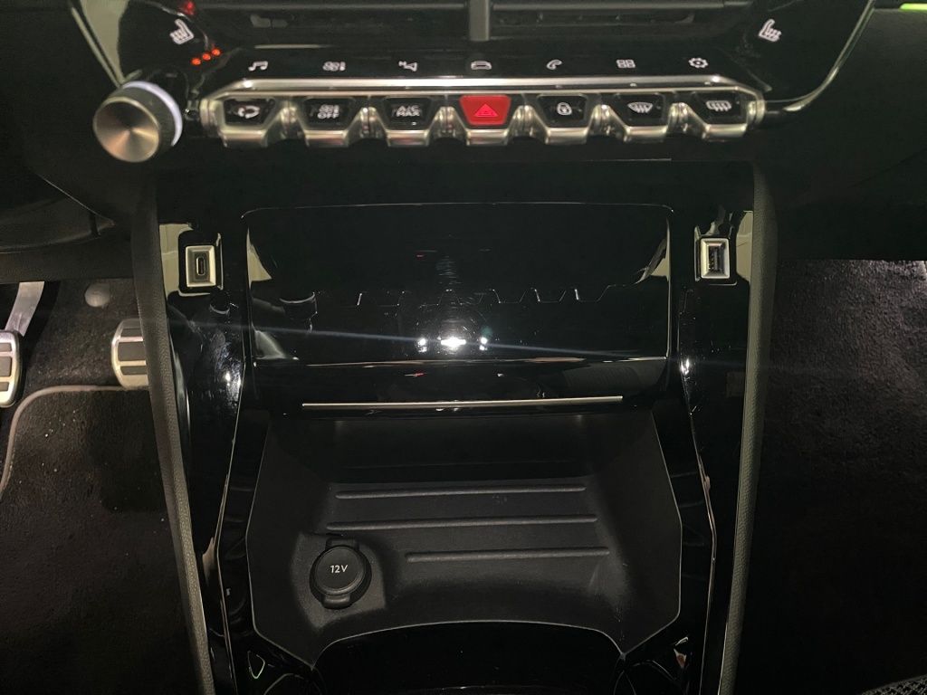 Fahrzeugabbildung Peugeot 2008 1.2 PureTech 130 Allure GT line, SHZ, Totw,