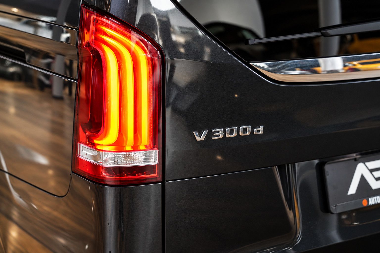 Fahrzeugabbildung Mercedes-Benz V 300d lang *Burmester*360°KAM*6-Sitz*SHZ*Navi