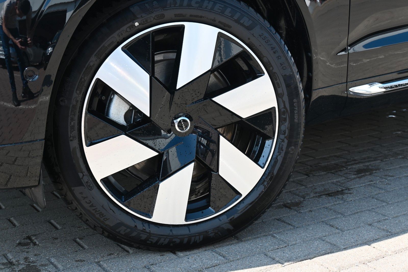 Fahrzeugabbildung Volvo XC60 T6 AWD RC Plus Bright*PANO*360*Luft*H&K*ACC