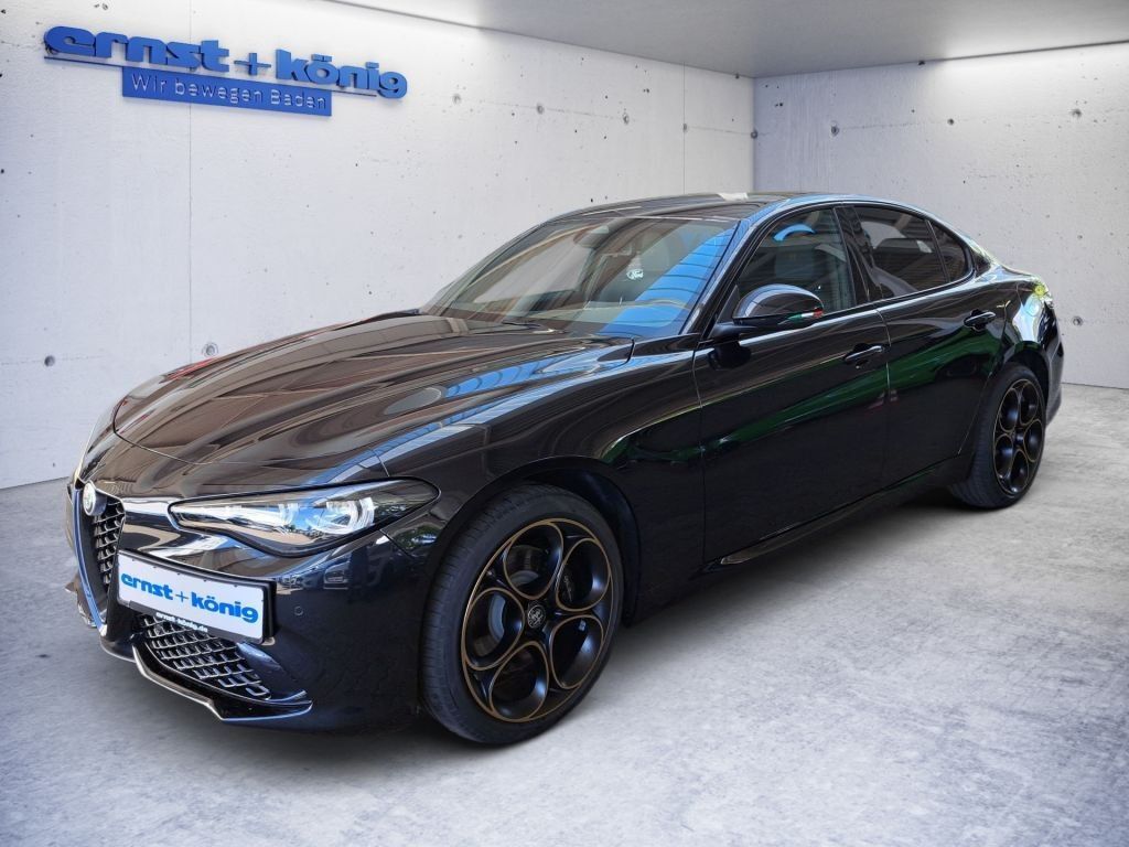 Alfa Romeo Giulia 2.0 Turbo 16V AT8-Q4 Intensa Sportp.+LED
