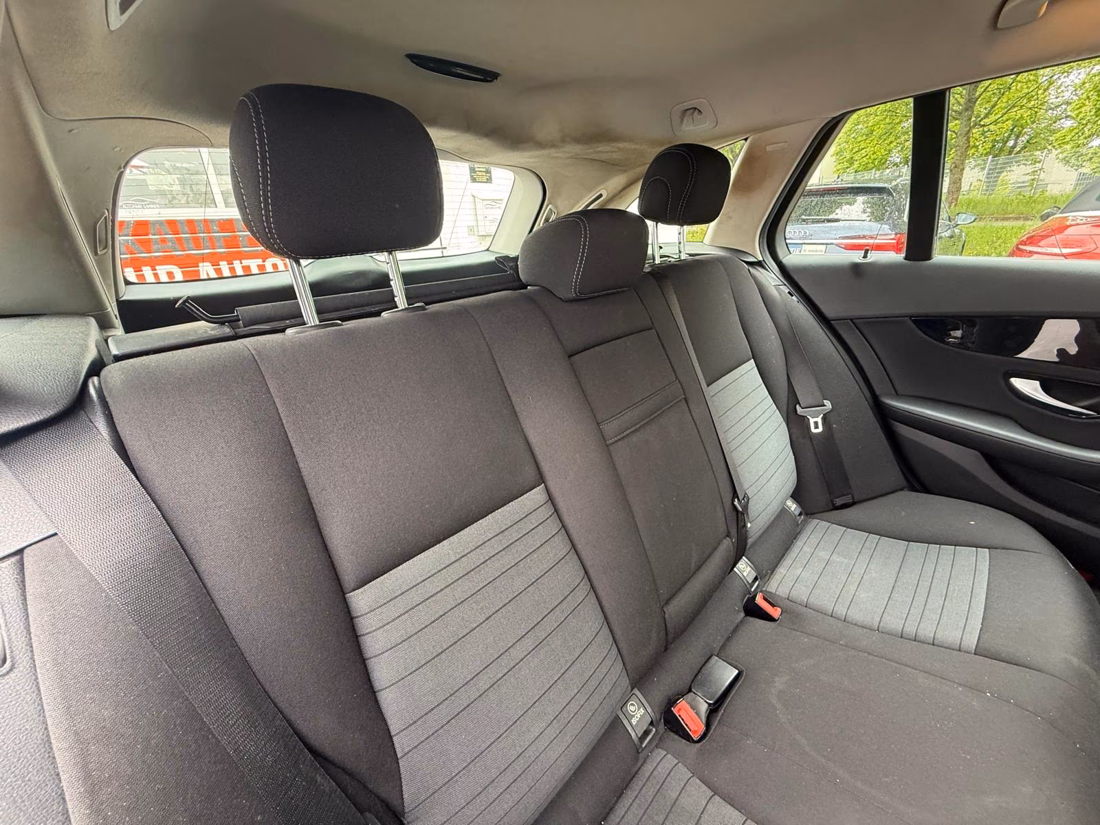 Mercedes-Benz C200 2015 — photo 23