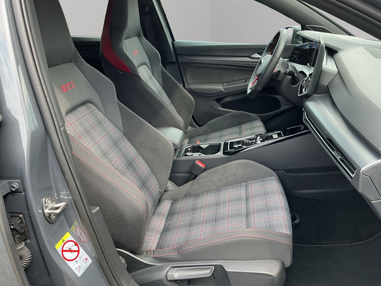 Volkswagen Golf VIII 2.0 TSI DSG GTI APP, PDC, KAMERA foto 22