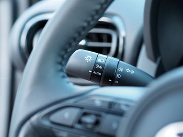 Bild 12 Toyota Yaris Hybrid Style,PDC v+h,Kamera,LED