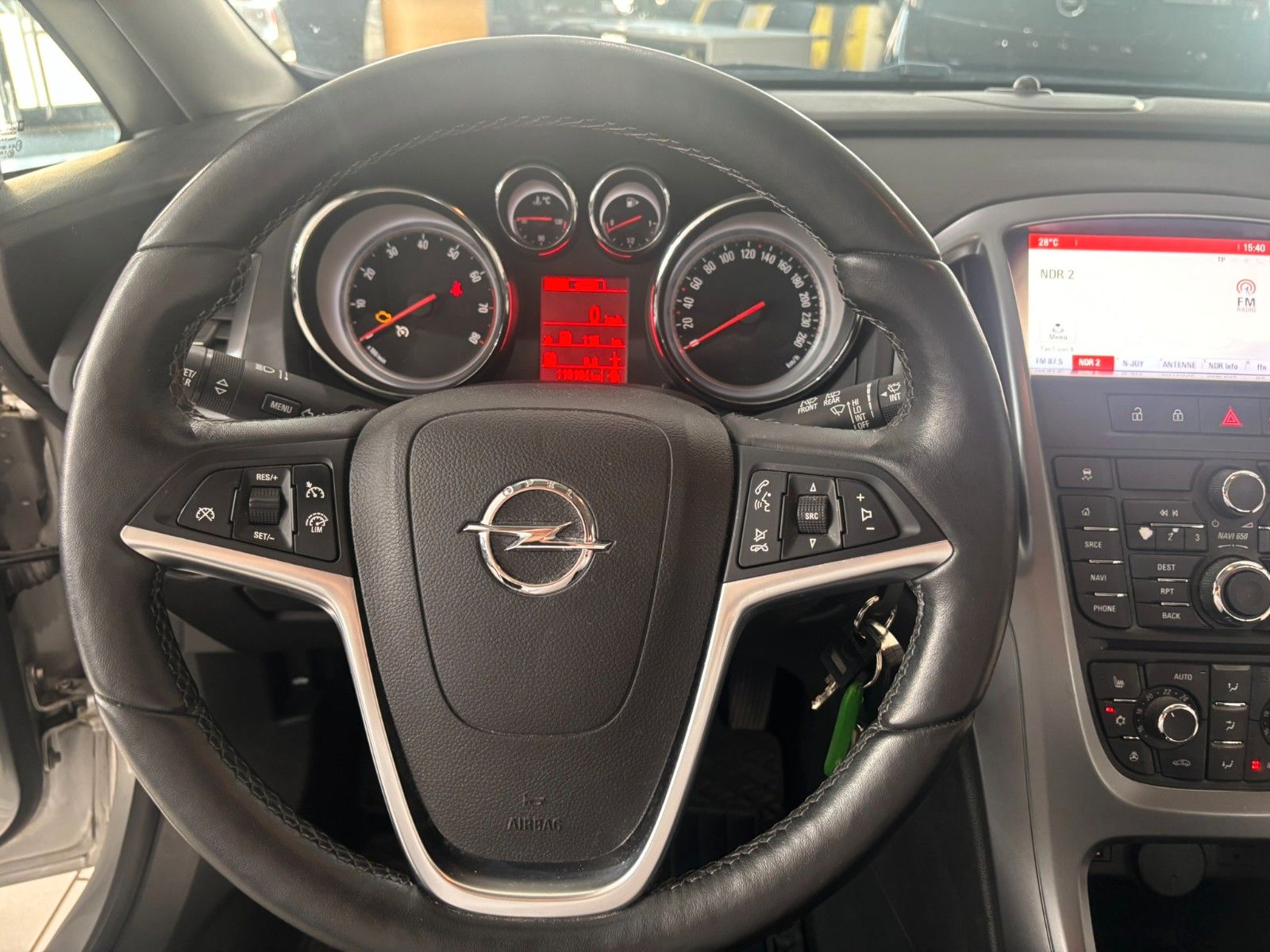 Fahrzeugabbildung Opel Astra J ST 1.4T Edition AHK/ALLWETTER/SHZ/NAVI