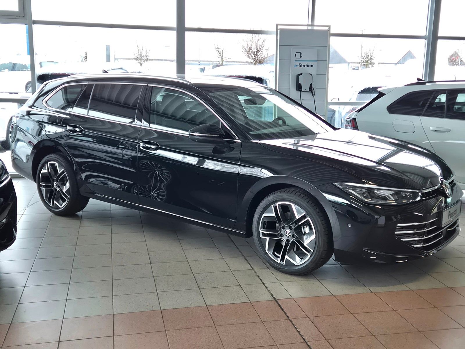 Volkswagen Passat Variant Elegance 2.0 TDI AHK PANO ProMax foto 2