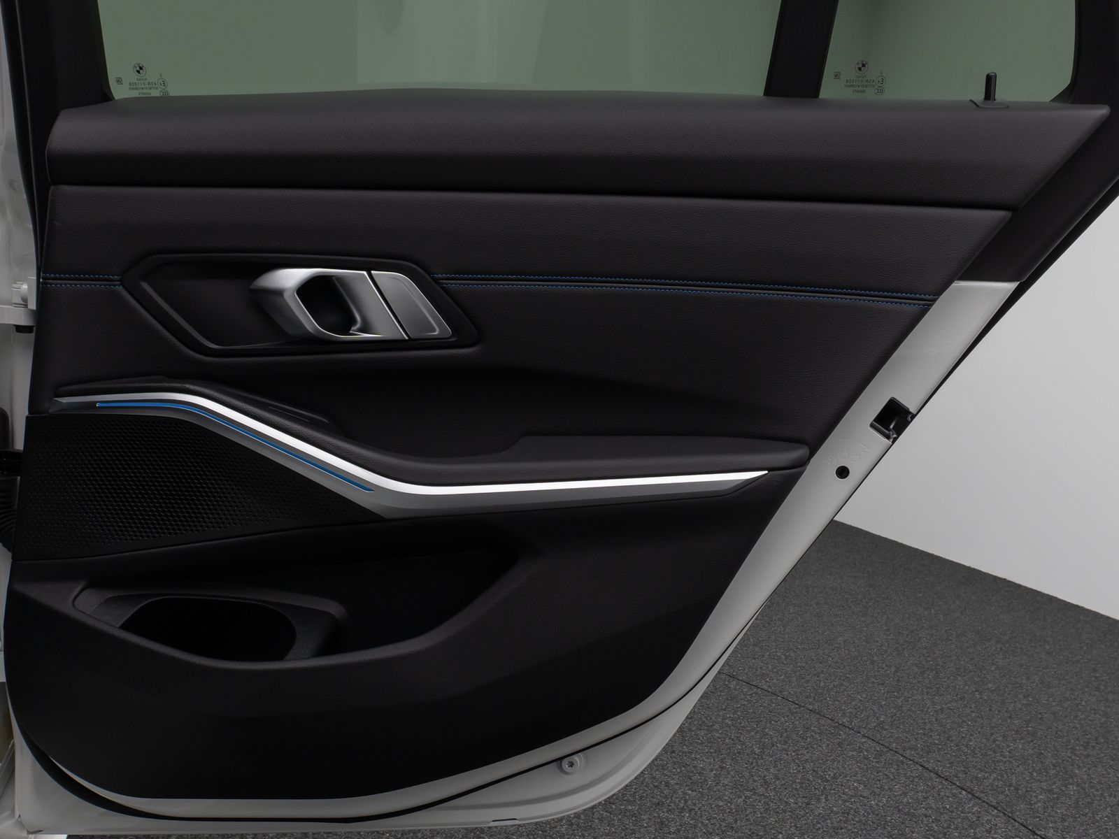 Fahrzeugabbildung BMW 330e M Sport Kamera Laser HUD HiFi AHK Stop&Go