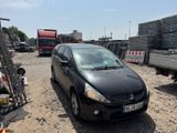 Mitsubishi Grandis - Mitsubishi Grandis: Van