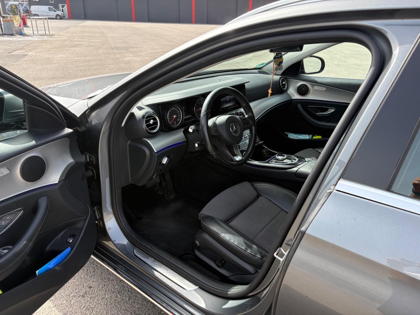 Mercedes-Benz E 220 d T Autom