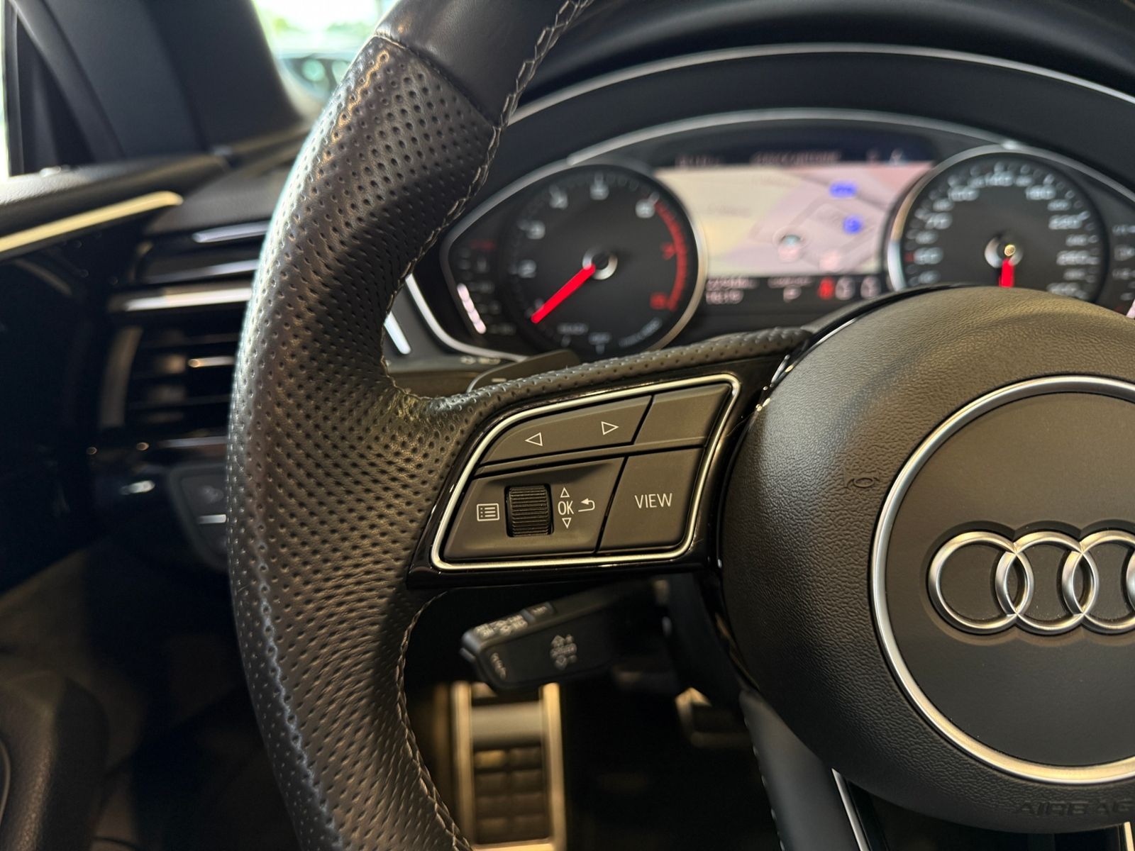 Fahrzeugabbildung Audi A5 Cabriolet 40 TFSI S line RFK LED NAVI