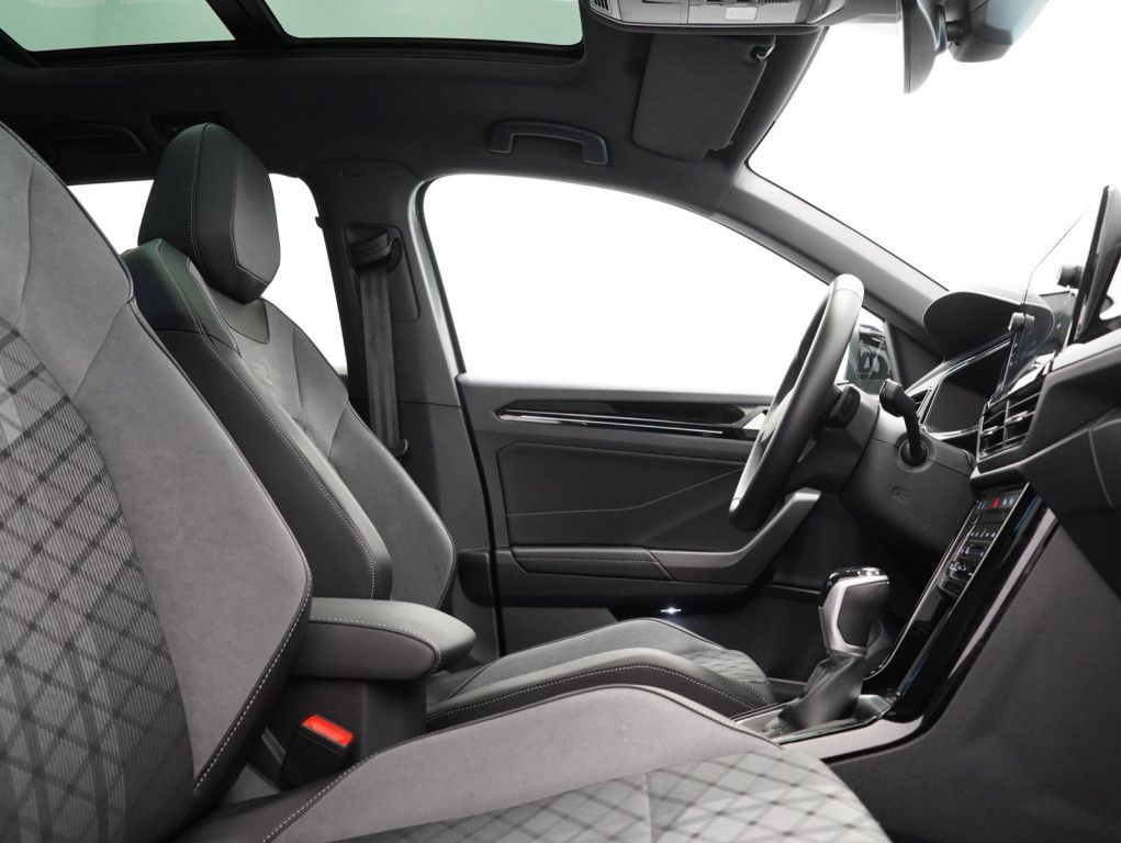 Fahrzeugabbildung Volkswagen T-Roc 1.5 TSI DSG R-Line BLACKSTYLE PANO