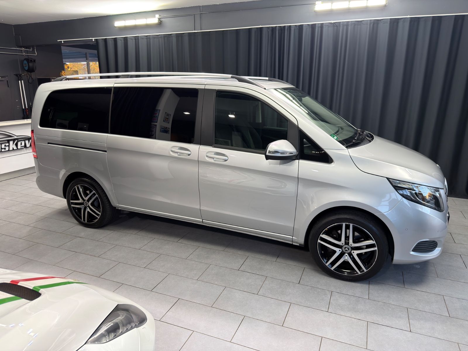 Fahrzeugabbildung Mercedes-Benz V 220 d EDITION 4MATIC lang |ACC|RF-KAMERA|NAVI|