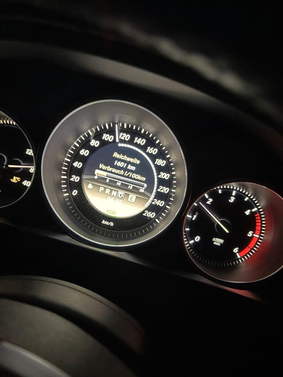 Mercedes-Benz C200 2012 — photo 10