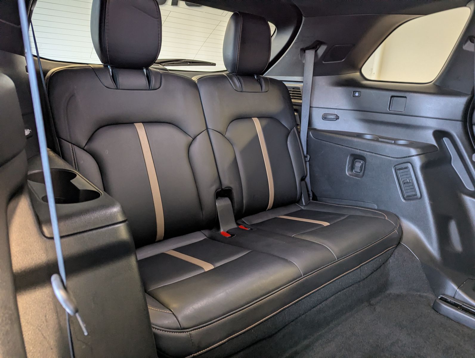 Fahrzeugabbildung Mazda CX-80 3.3L E-SKYACTIV D 254 HOMURA+ 7-Sitze Pano