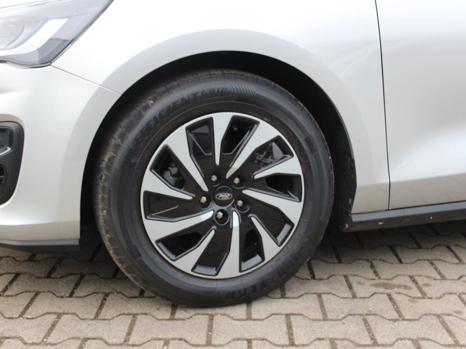 Fahrzeugabbildung Ford Focus Titanium 1,5 EcoBlue Start/Stopp