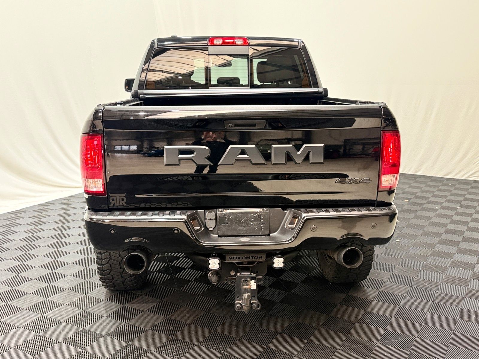 Fahrzeugabbildung Dodge RAM 1500 Blackout Crew Cab 4x4