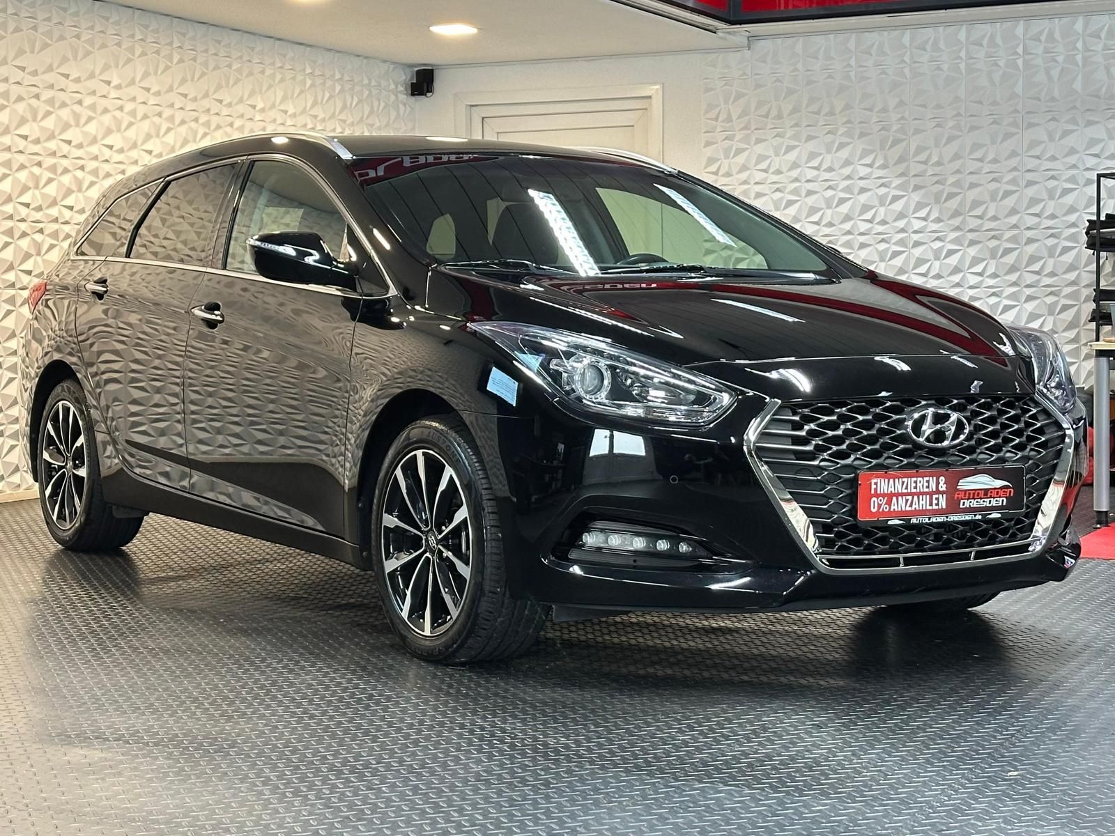HYUNDAI i40 1.6CRDi SPACE* SHZ#LH#TEMPO#NAVI#PDC#CAM#DAB - Image 2