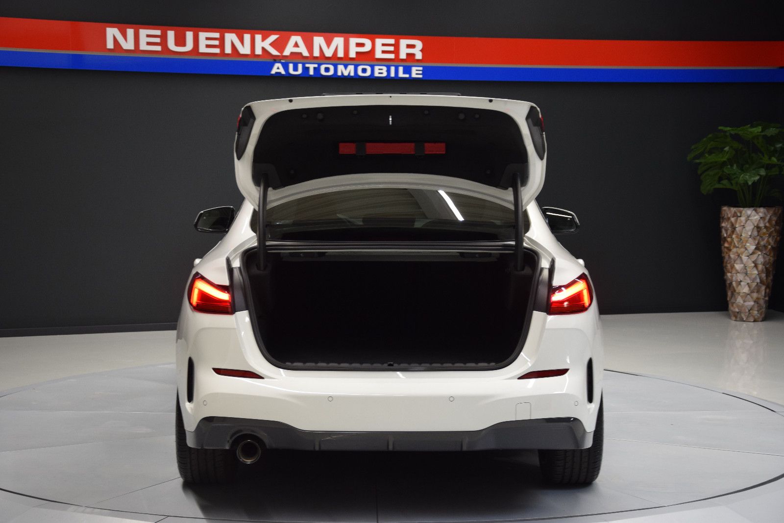 Fahrzeugabbildung BMW 218 i Gran Coupé M Sport H&k Pano HuD Leder ACC