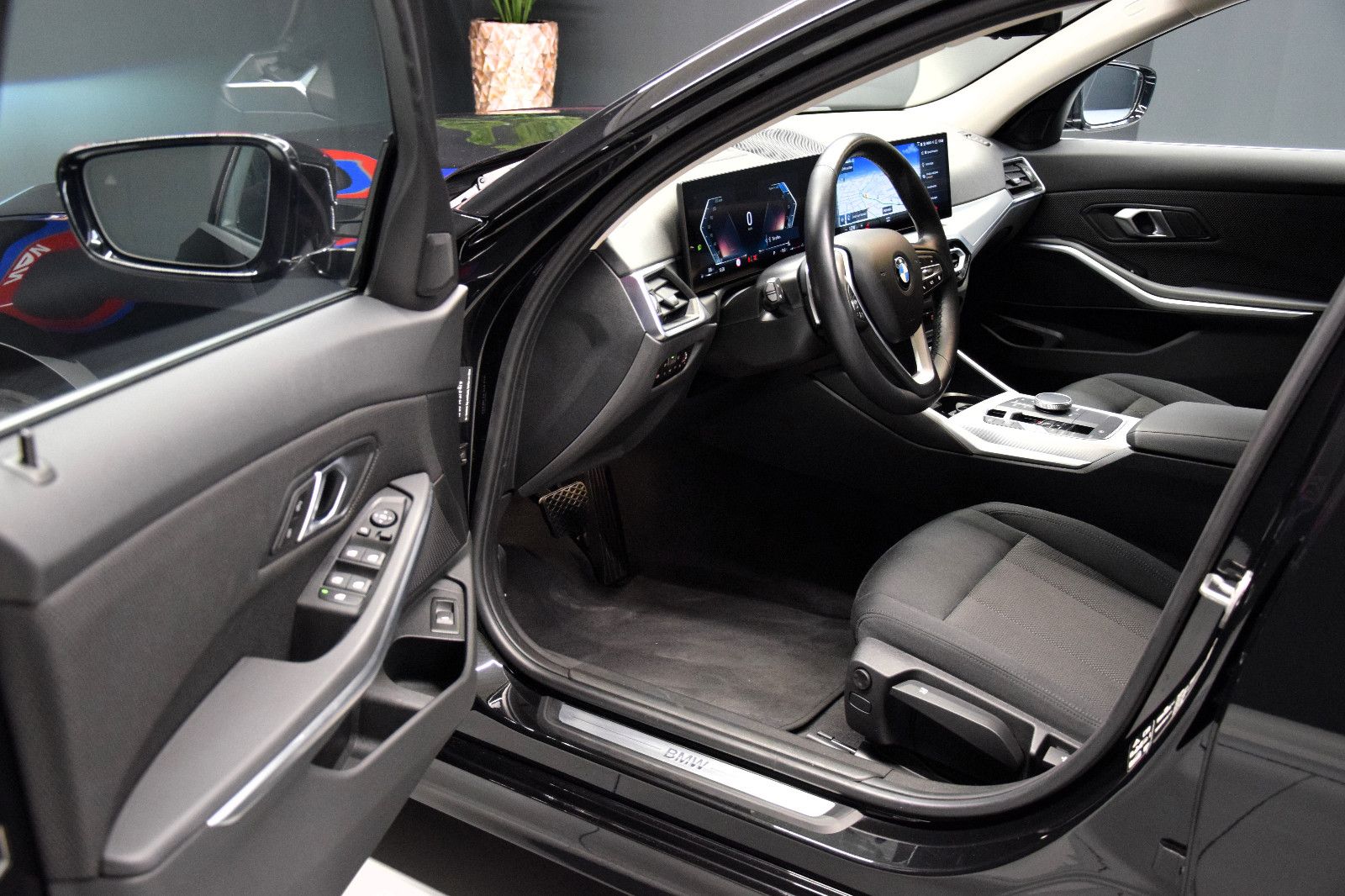 Fahrzeugabbildung BMW 320d xDrive Touring Autom HuD LED ACC AHK Kamera