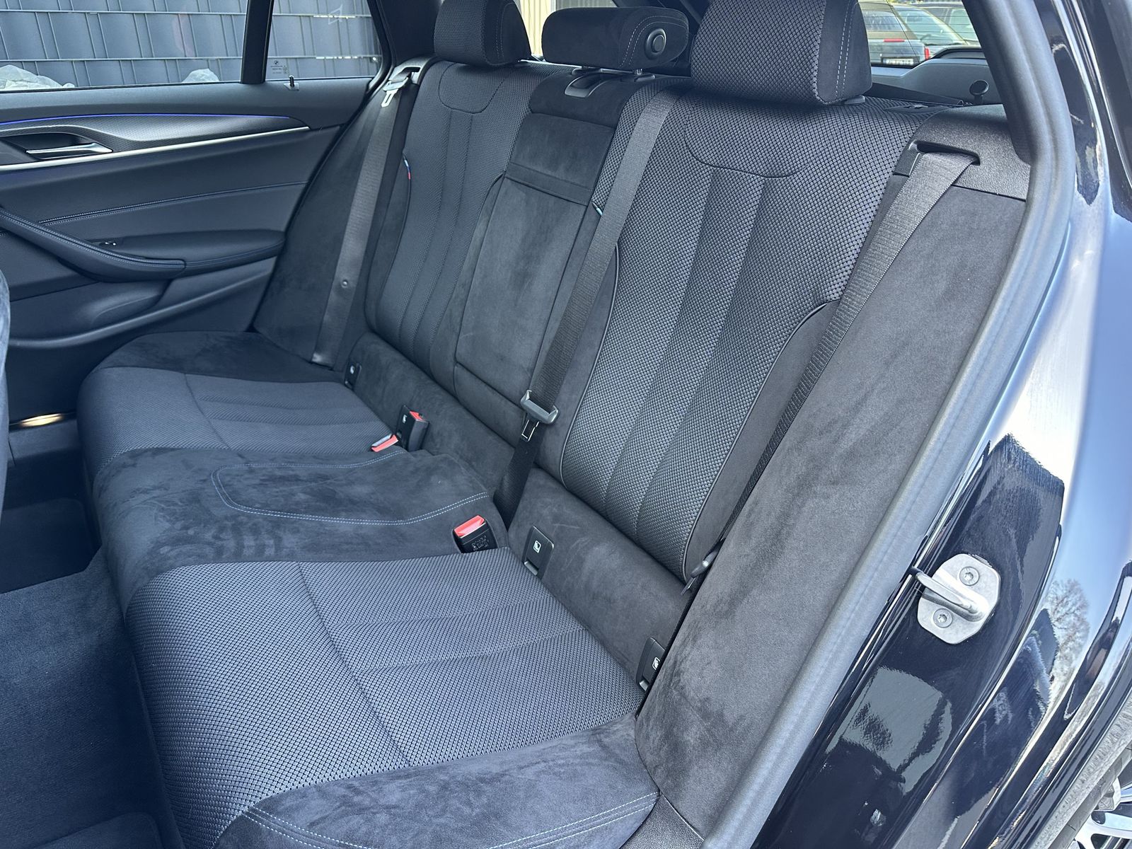 Fahrzeugabbildung BMW 520d Touring M-Sport NAV+LED+AHK+PANO+KAMERA+1HD