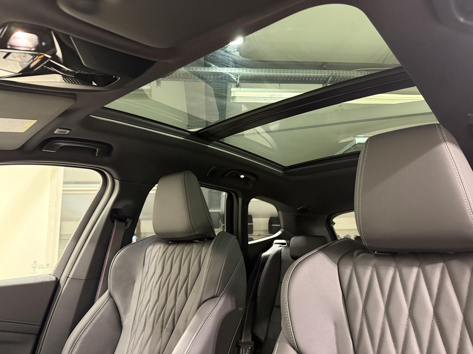 BMW iX1 xDrive30 M Sport Pro ACC 360 AHK HUD