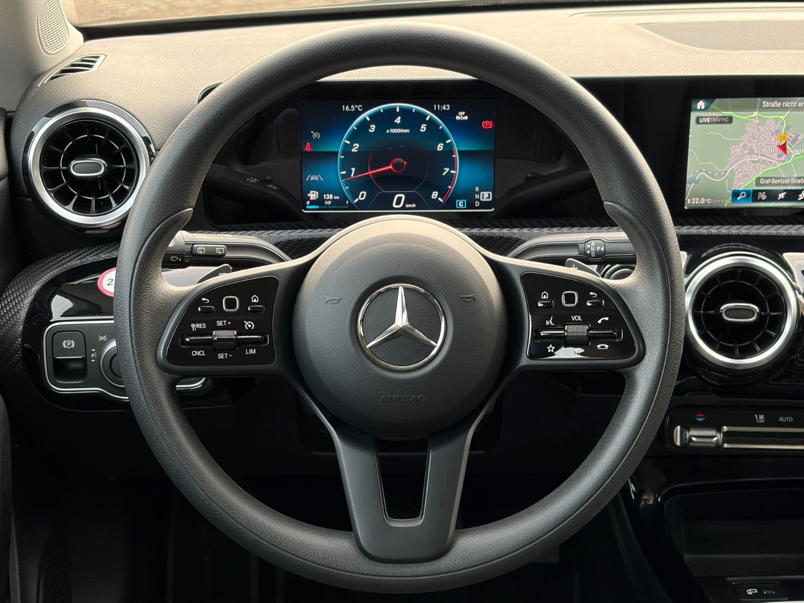 Fahrzeugabbildung Mercedes-Benz CLA 180 Shooting Brake TEMP CarPlay PDC SHZ