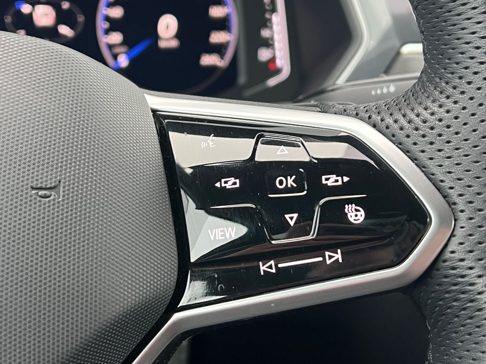 Fahrzeugabbildung Volkswagen Tiguan Allspace R-Line 2.0 TDI DSG 4MOTION *AHK,