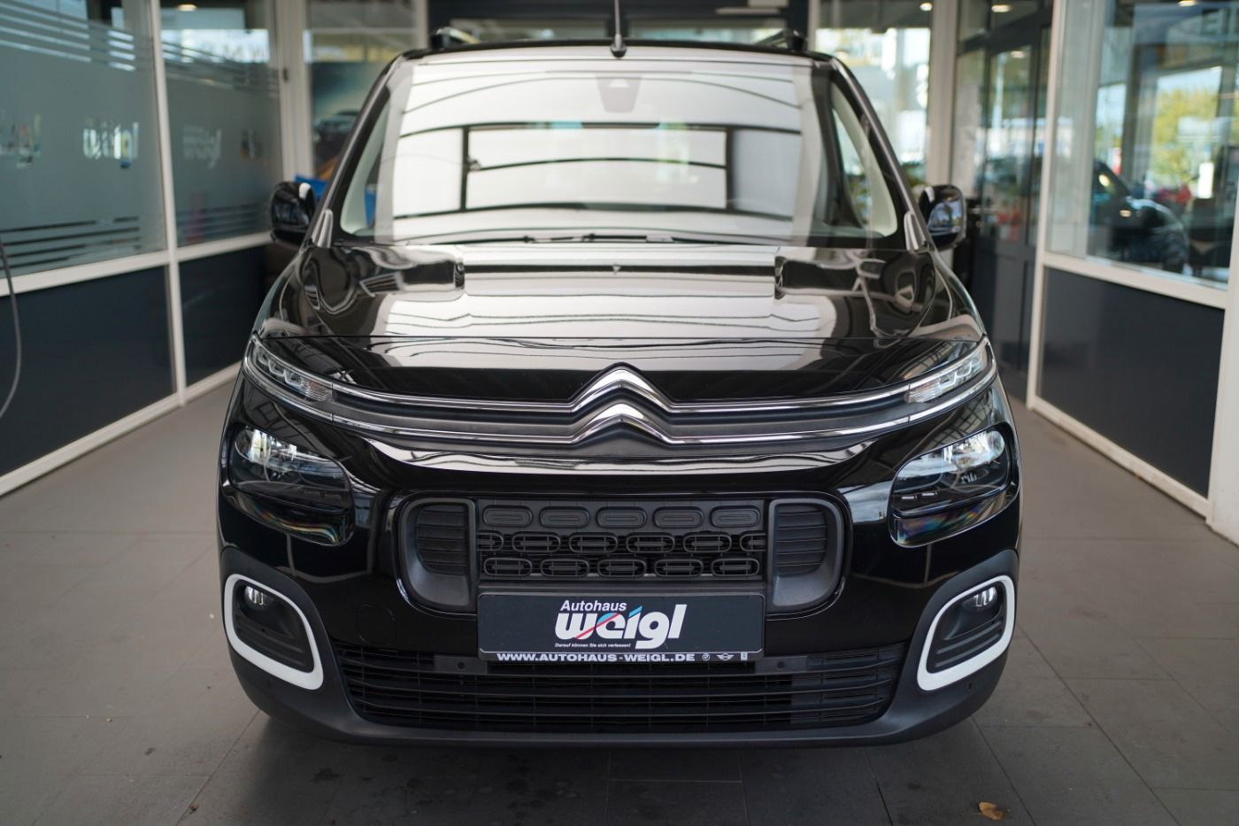 Fahrzeugabbildung Citroën Berlingo XL BlueHDi 130 Shine Standheizung AHK