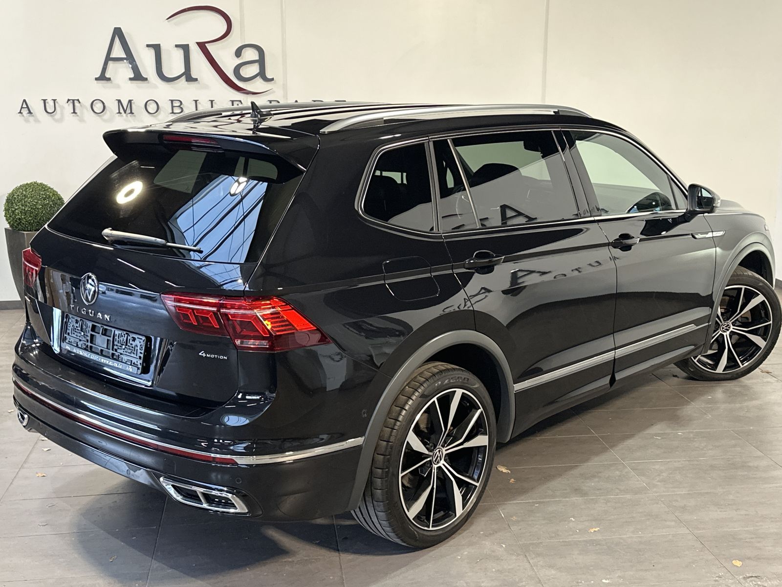 Fahrzeugabbildung Volkswagen Tiguan Allspace R-Line 4M NAV+LED+AHK+20ZO+360°