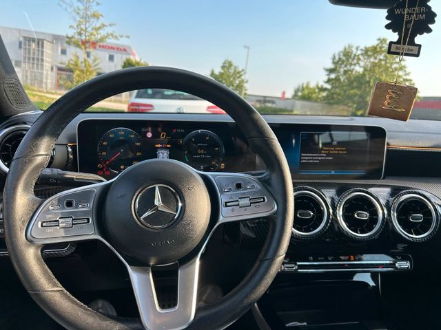 MERCEDES-BENZ Auto Mercedes CLA 220 d Limousine-Top Zust...