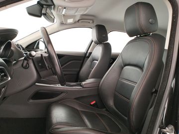 Jaguar F-Pace - 9