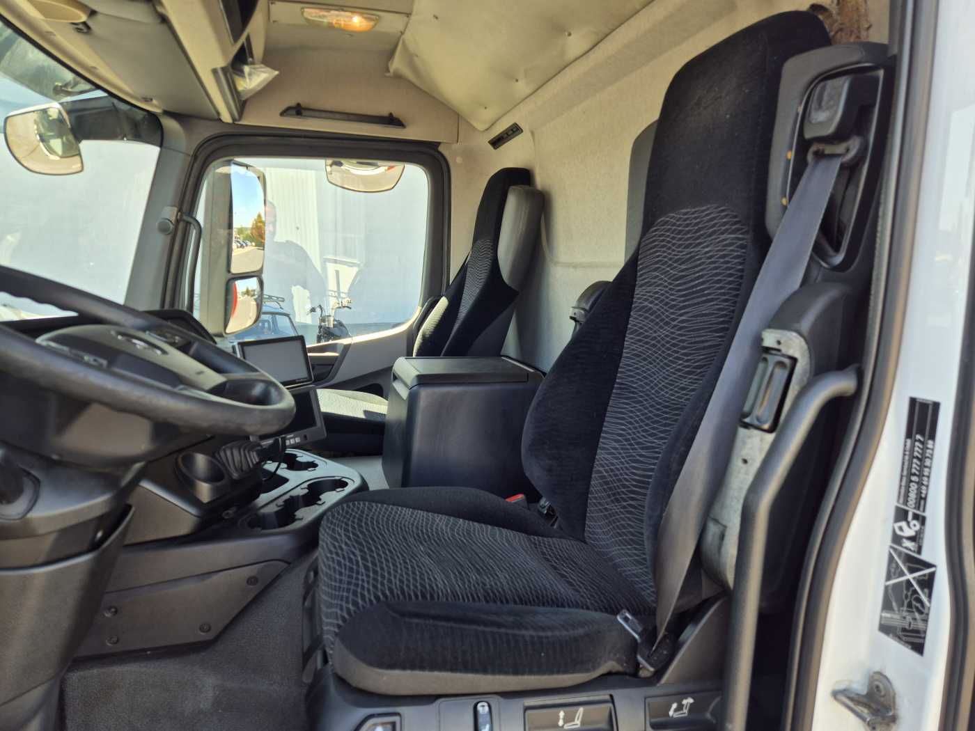 Fahrzeugabbildung Mercedes-Benz Antos 1830 LL 4x2 Ladebordwand Carrier Supra 750