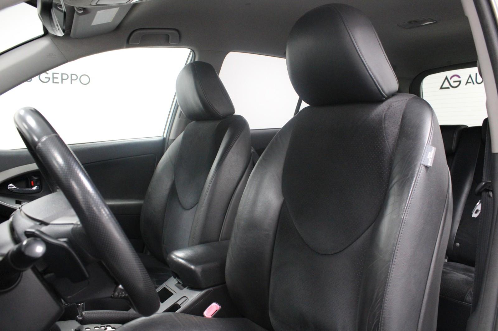 Toyota RAV 4 Executive 2.2 D-4D 150 ch BVA 4x4 – Cuir – Sièges chauffants – Caméra – Attelage – Climatisation 3 zones – Jantes 18