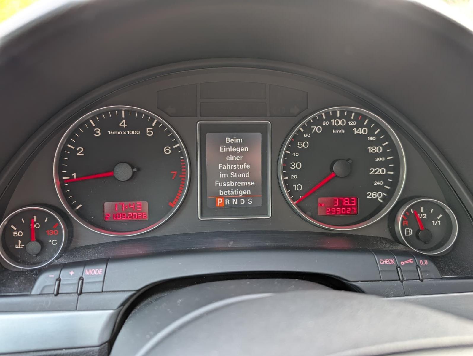 Audi A4 2005 — photo 7