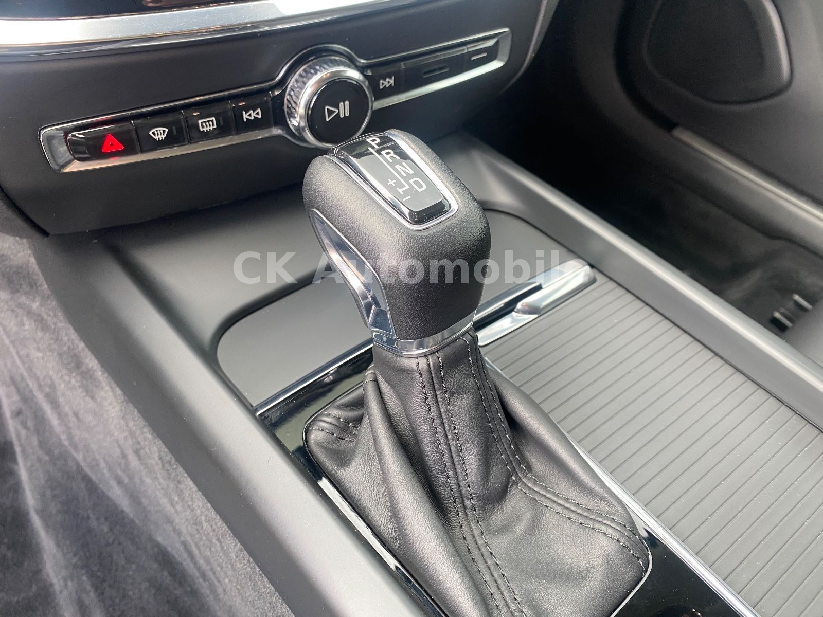 Fahrzeugabbildung Volvo V60 D4 CrossCountry Pro AWD/Navi/BLIS/Kamera/LED