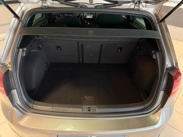 Volkswagen Golf - 11