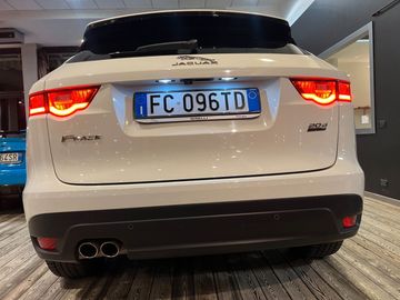 Jaguar F-Pace - 5
