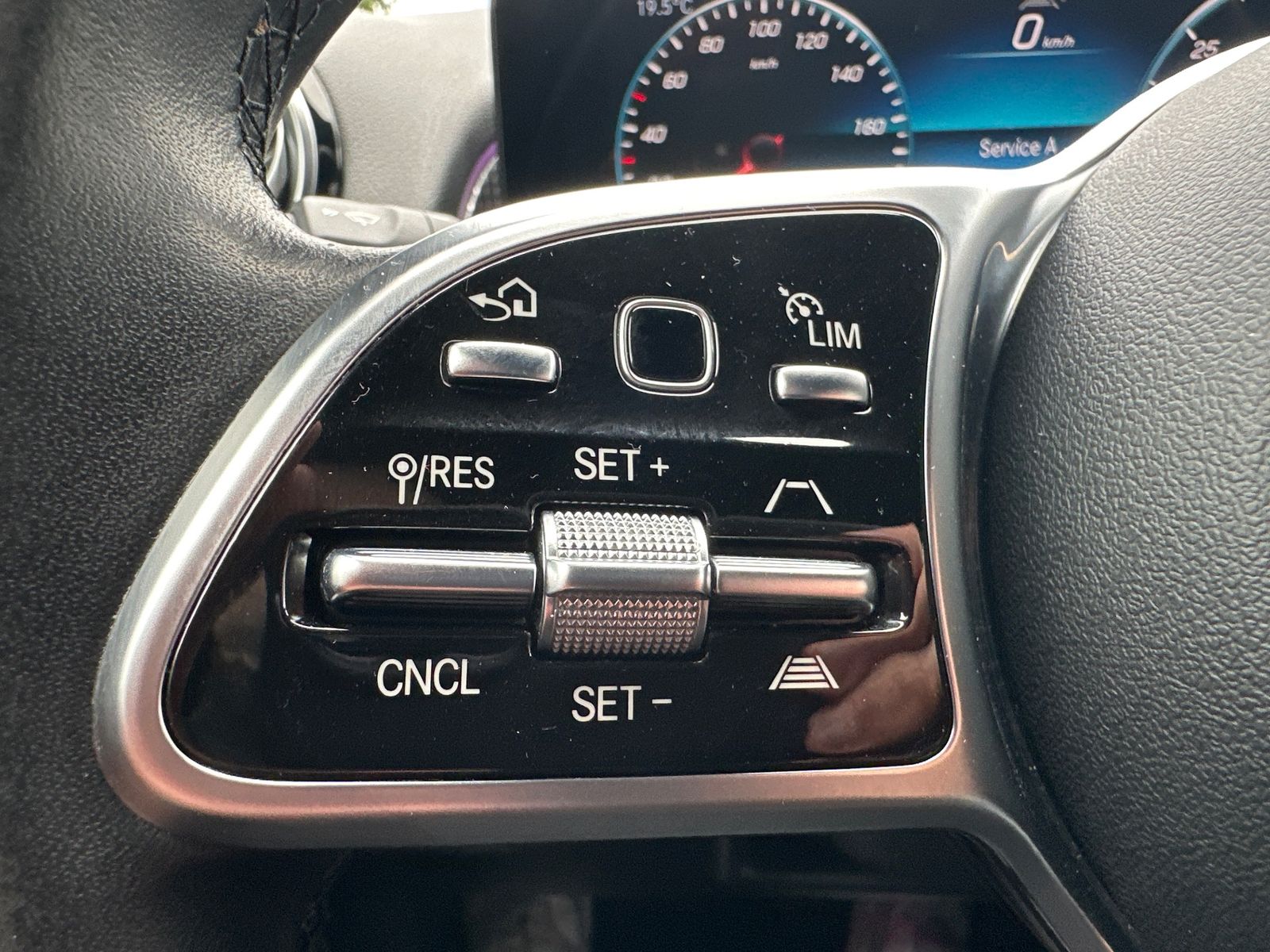 Fahrzeugabbildung Mercedes-Benz EQB 250 Progressive NAV+LED+KAM+KEYLESS