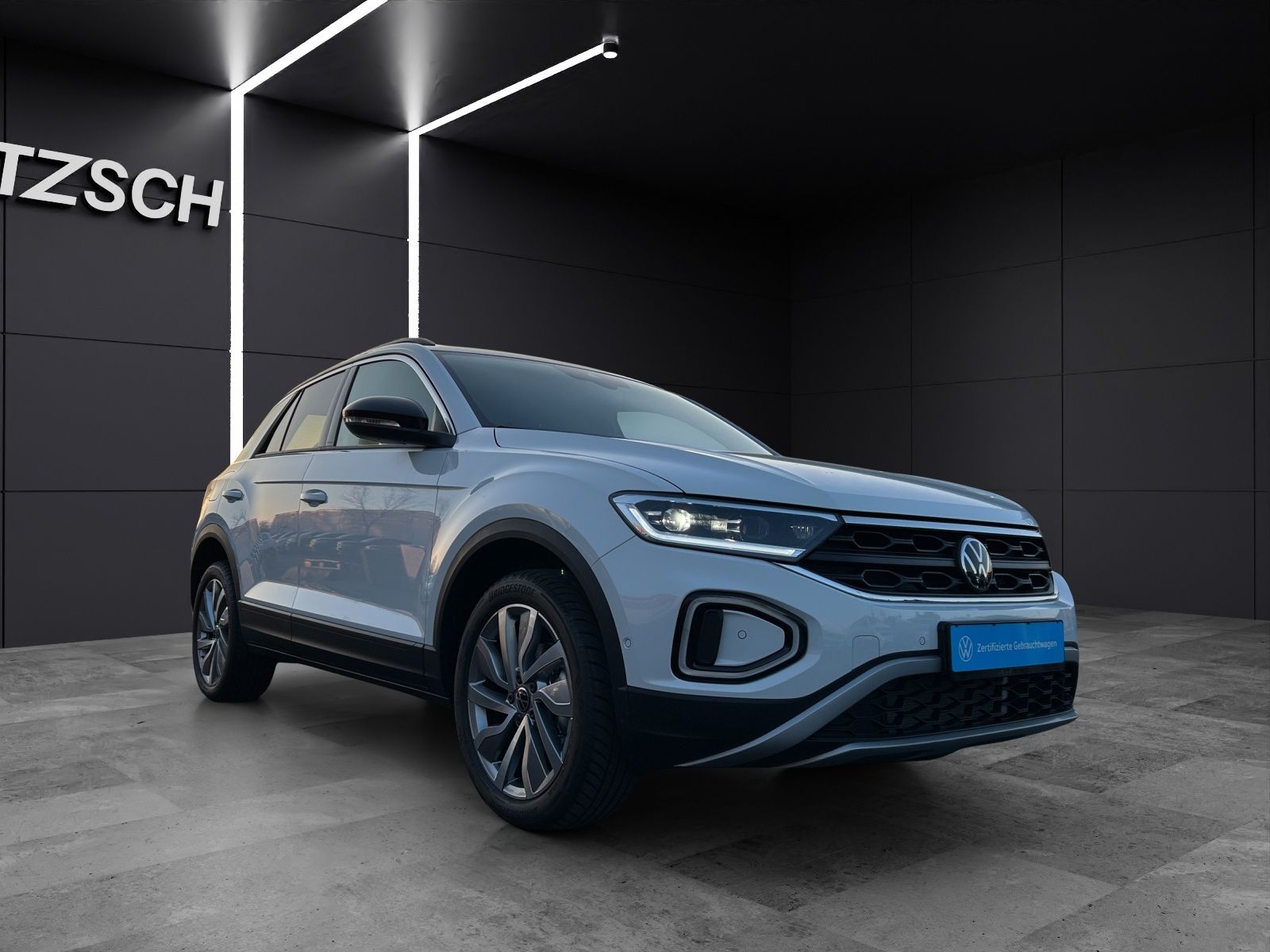 Fahrzeugabbildung Volkswagen T-Roc Goal TSI DSG LED+ ACC SH RearView Ambiente