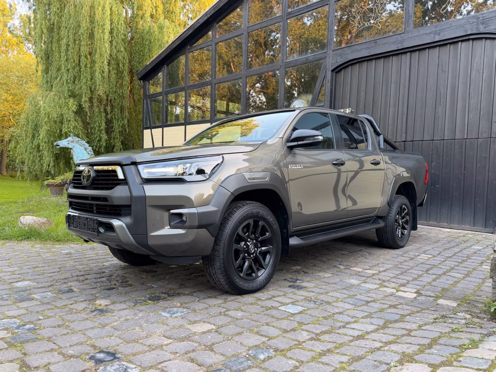 Toyota Hilux 2.8 D-4D 4Wd Invincible*JBL*AHK*Rollo*Büge